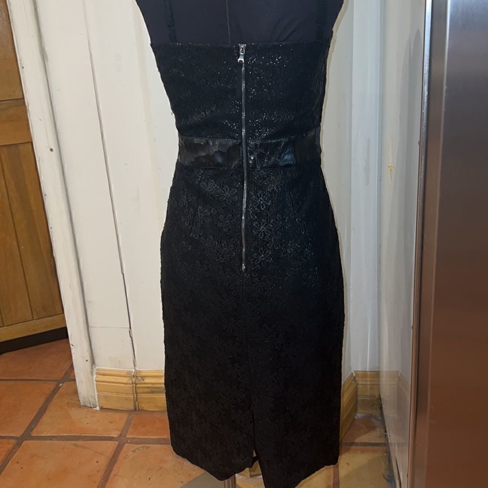 Dolce and Gabbana dress black lace size 40 belt area pilling - Picture 5 of 5